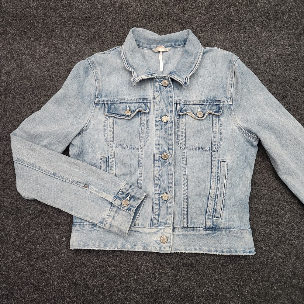 Free People Womens Small Blue Light Wash Denim Trucker Jacket Cotton Button Up